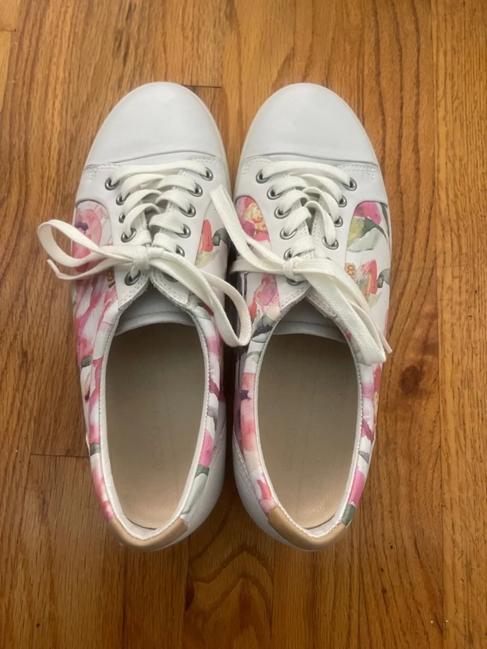 Like NEW ECCO Soft 7 White Floral Leather Sneakers - - Picture 4 of 8